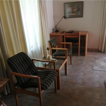 Hotel Pension Palmquell Klein Windhoek Екстер'єр фото