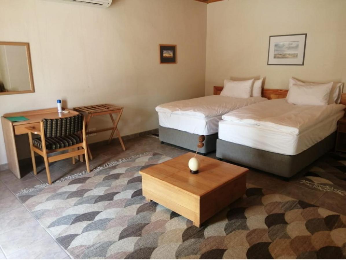 Hotel Pension Palmquell Klein Windhoek Екстер'єр фото