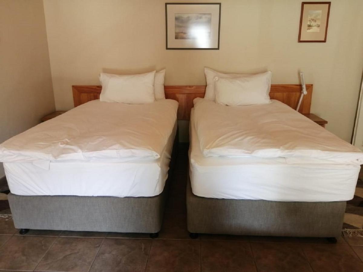 Hotel Pension Palmquell Klein Windhoek Екстер'єр фото