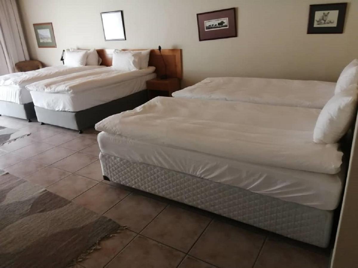 Hotel Pension Palmquell Klein Windhoek Екстер'єр фото